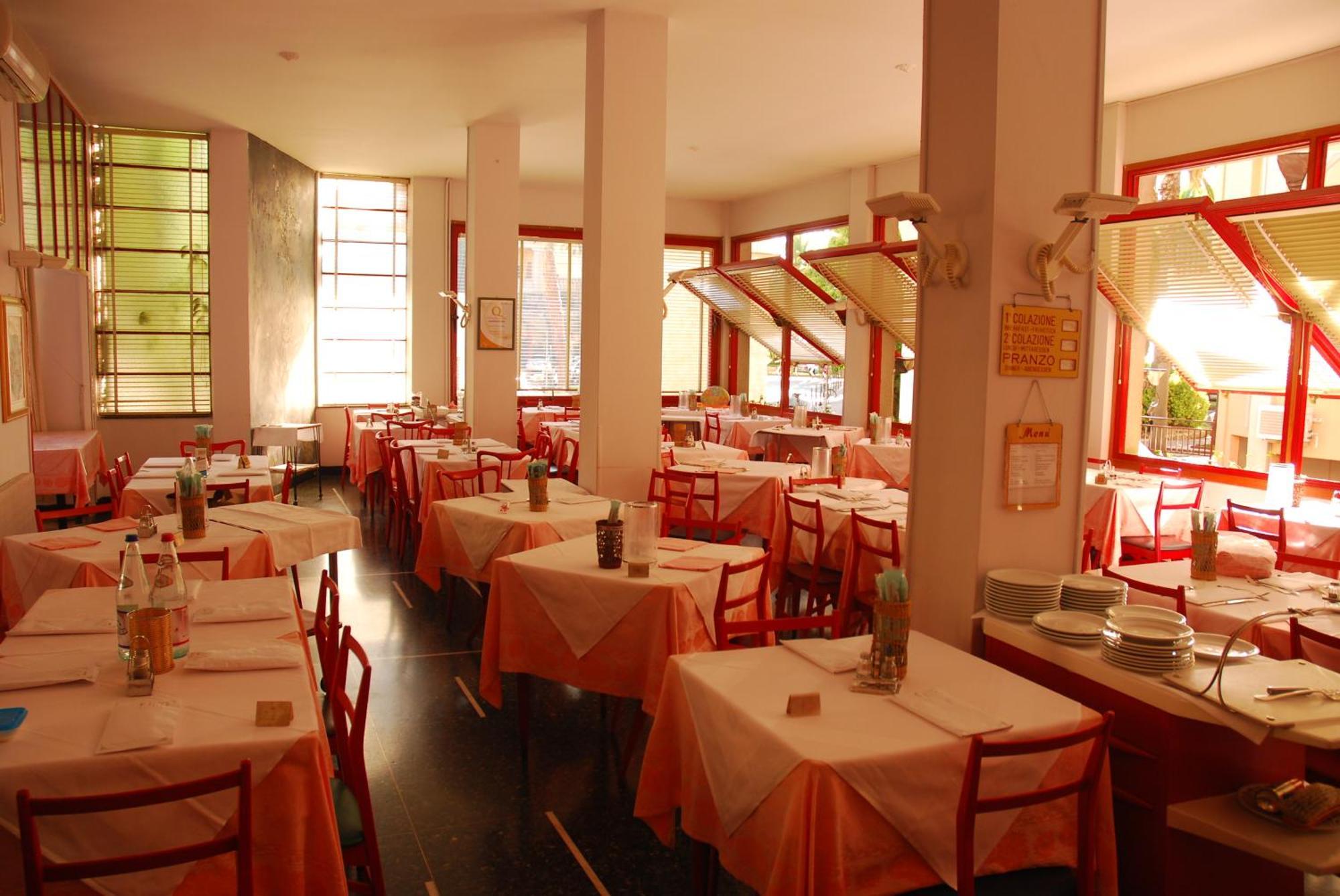 Hotel Colibri Финале Лигуре Екстериор снимка