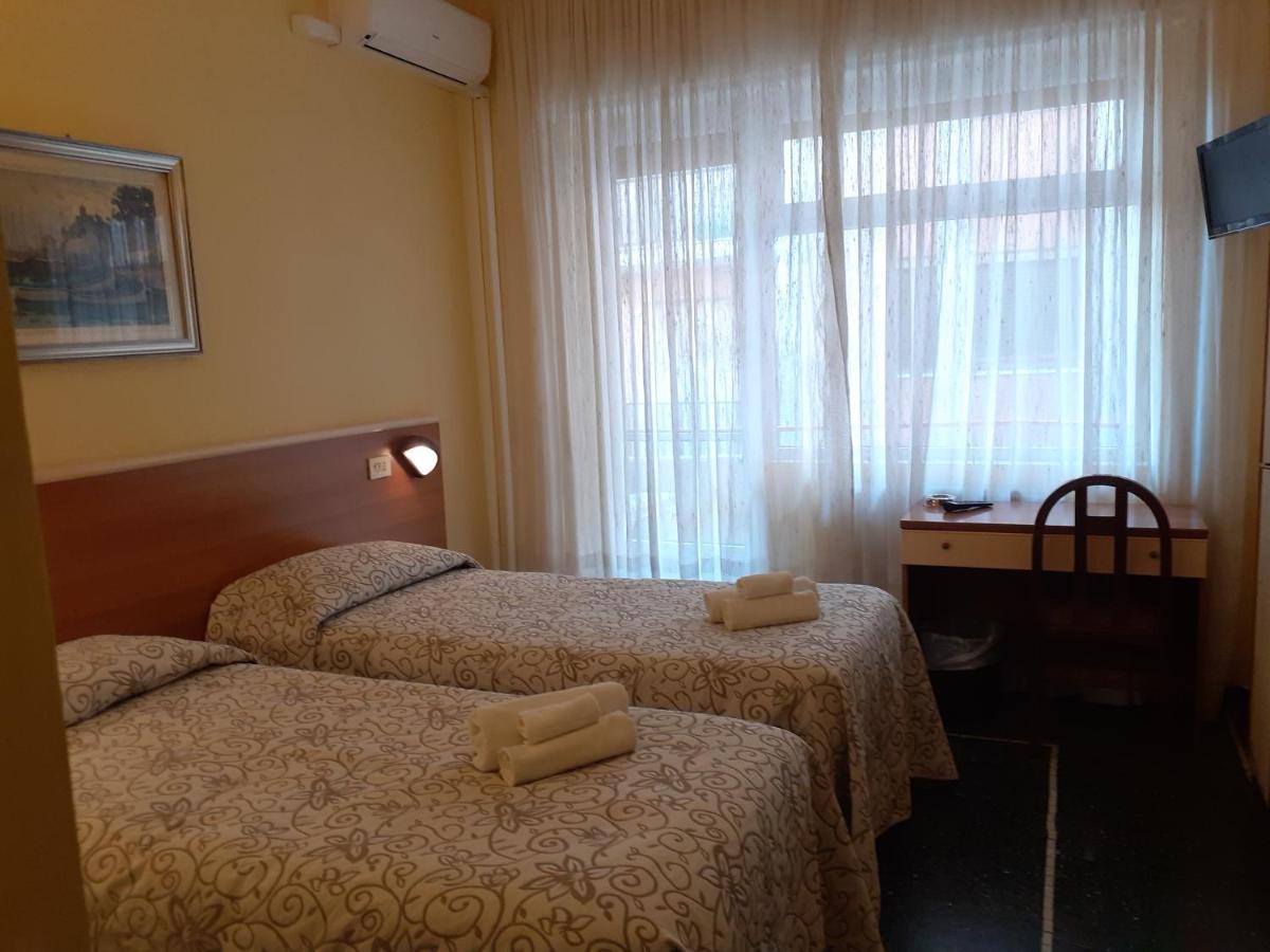 Hotel Colibri Финале Лигуре Екстериор снимка